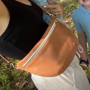 ISO Brown / Tan / Natural Clare V Grande Fanny